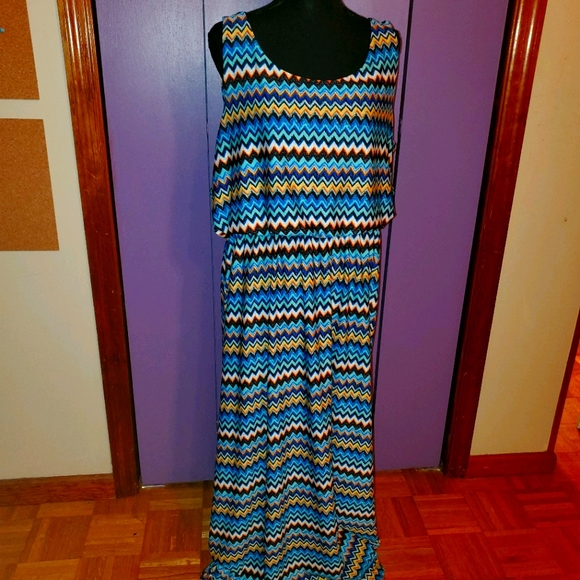 new directions Dresses & Skirts - Gorgeous 3x plus size maxi chevron print dress